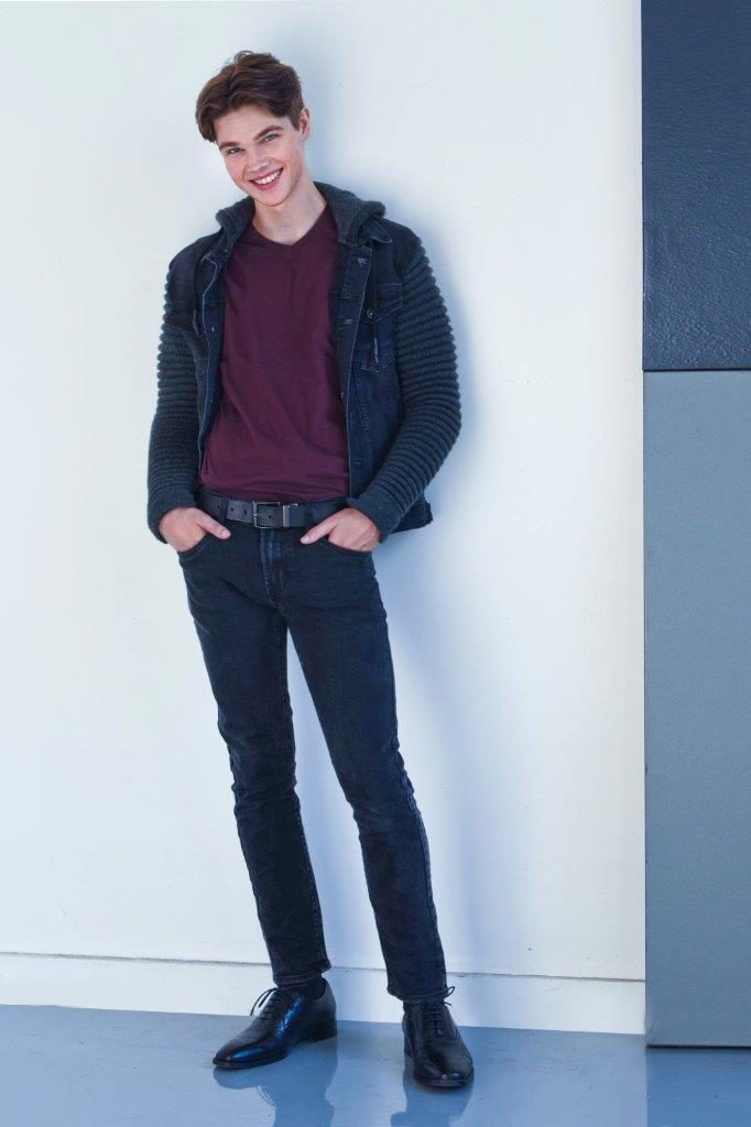 Deric Bucher full body, studio